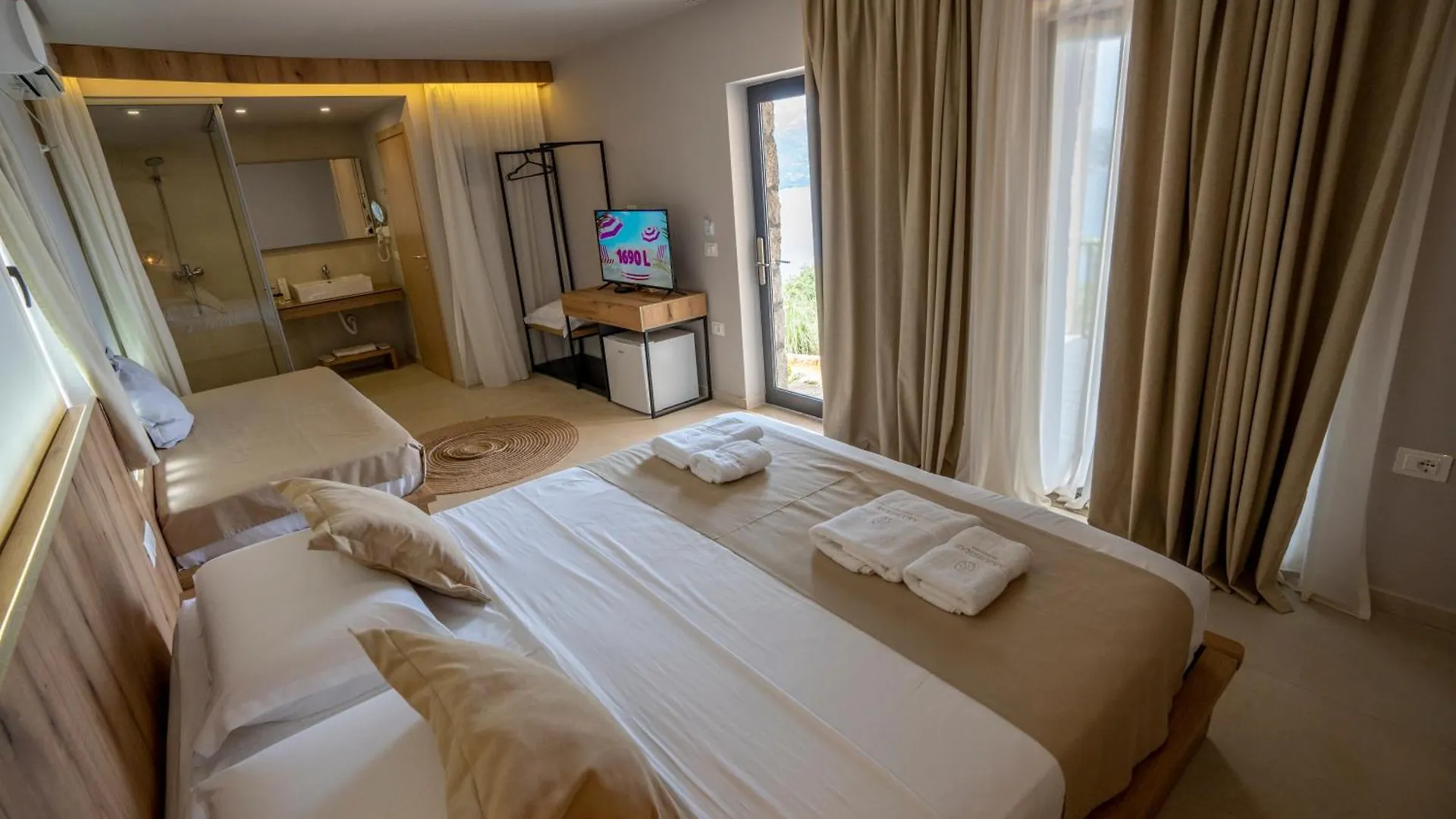 Arameras Beach Resort Ksamil 4*,