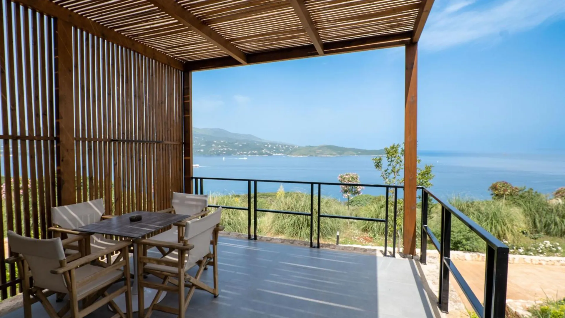 Arameras Beach Resort Ksamil 4*,
