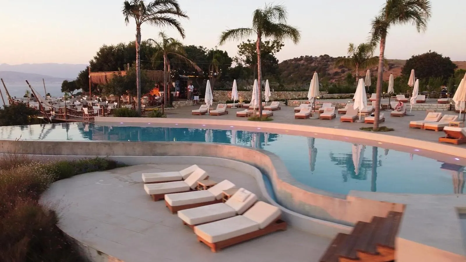 Arameras Beach Resort Ksamil 4*,